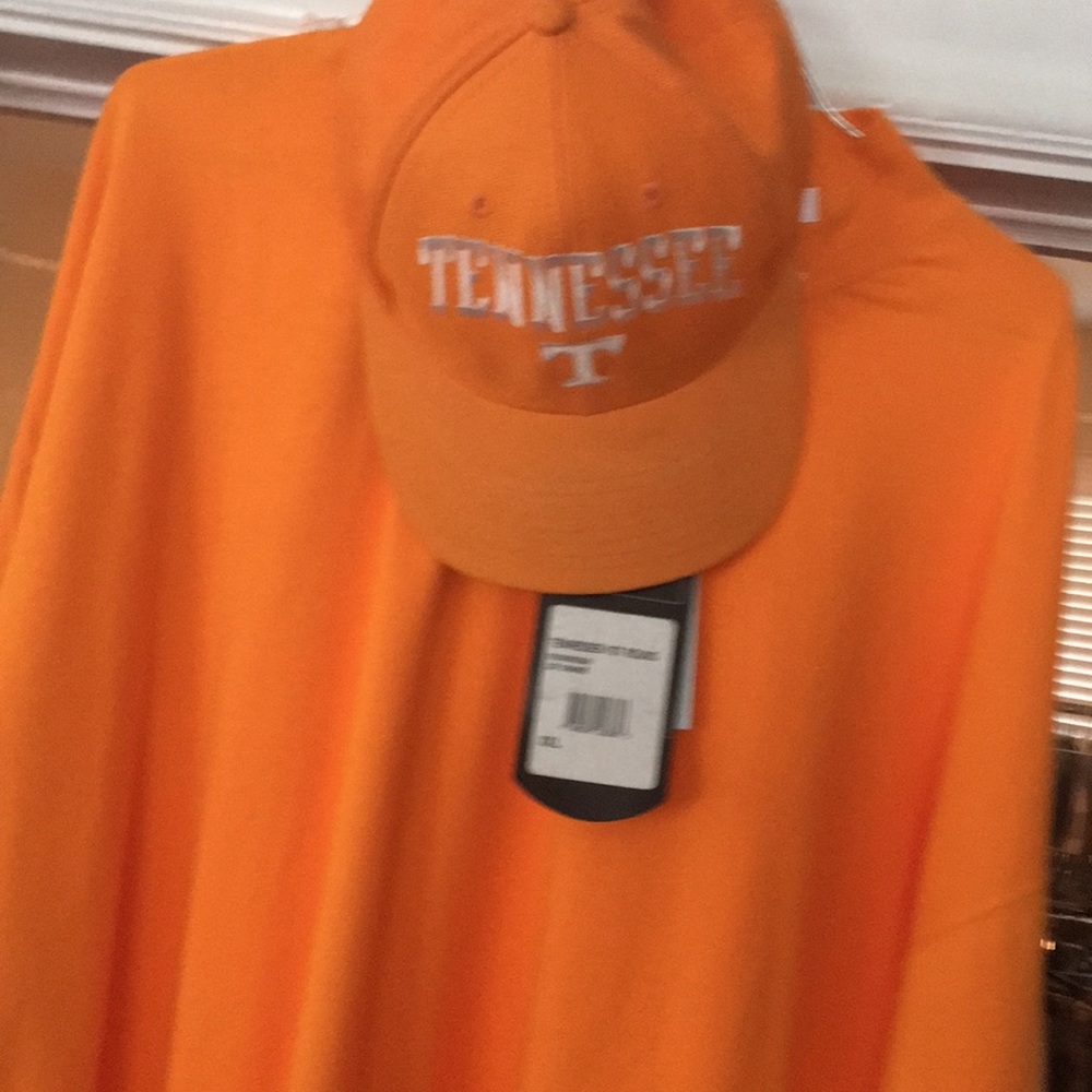 Tennessee adidas shirt with cap